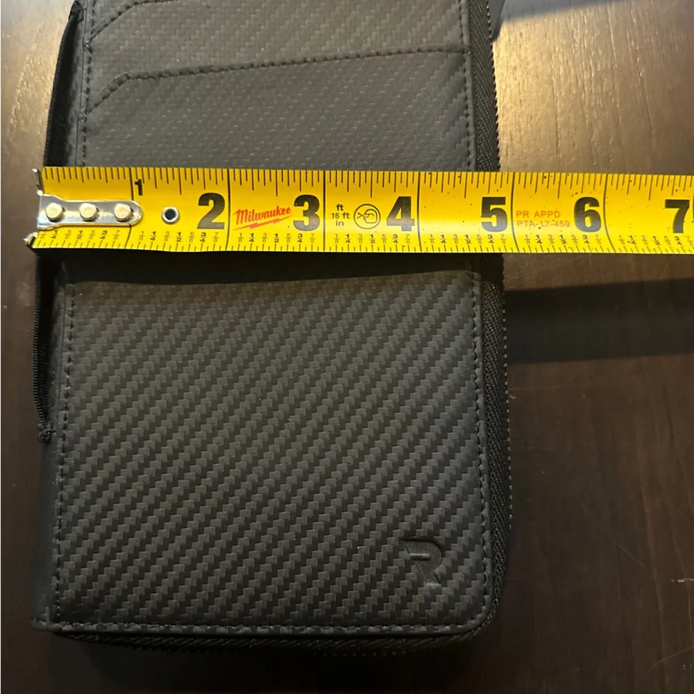 Rival Zero zip wallet organizer‎ black and red EUC 137